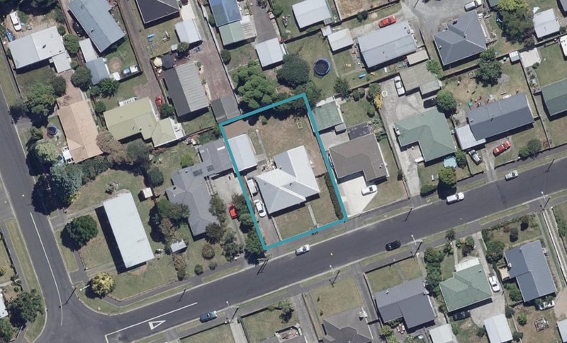 11 Hendon Road, Fairview Downs, Hamilton - Carousel 1