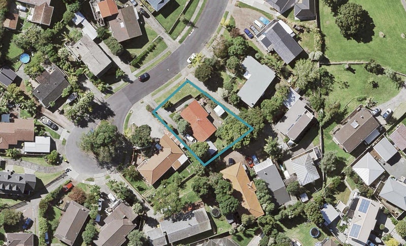16 Bain Place, Bucklands Beach, Auckland - Carousel 1