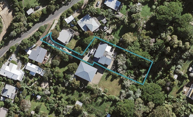 12B Tiri Road, Oneroa, Waiheke Island - Carousel 1