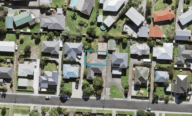 11C Stokes Avenue, Te Atatu Peninsula, Auckland - Carousel 1
