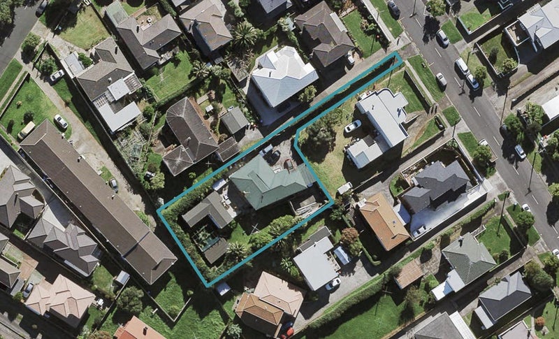 3A Hayr Road, Three Kings, Auckland - Carousel 1