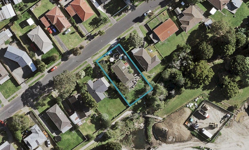 28 Innismara Avenue, Wattle Downs, Auckland - Carousel 1