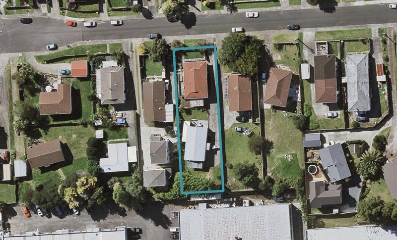 2/20 Lambrown Drive, Totara Vale, Auckland - Carousel 1