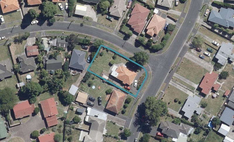 18 Pinfold Avenue, Hamilton East, Hamilton - Carousel 1