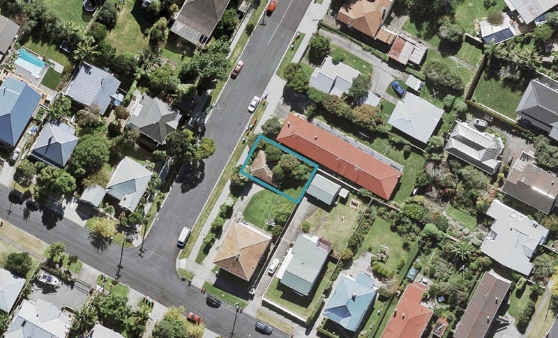 1B Derwent Street, Morningside, Auckland - Carousel 1