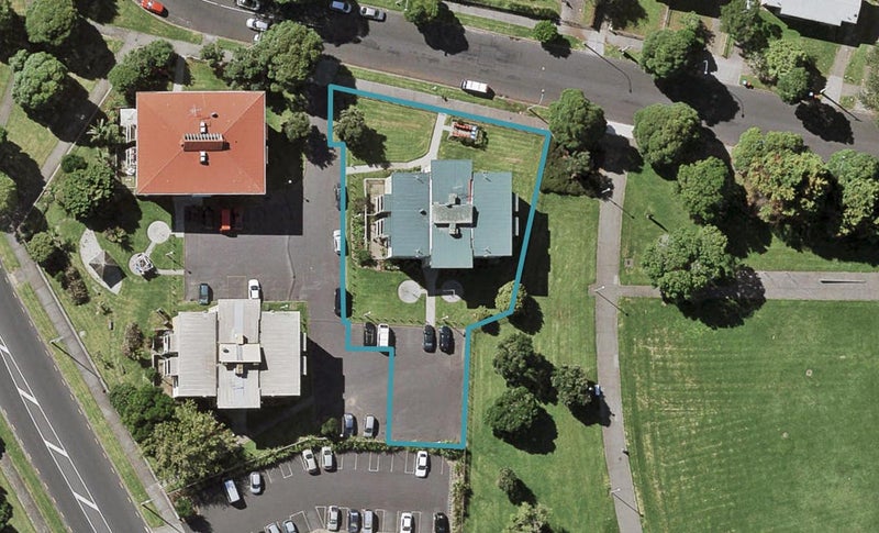 12/5 Point England Road, Point England, Auckland - Carousel 1