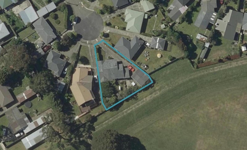 10 Perth Place, Awapuni, Palmerston North - Carousel 1