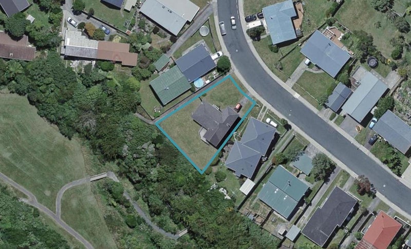 29 Colchester Crescent, Newlands, Wellington - Carousel 1