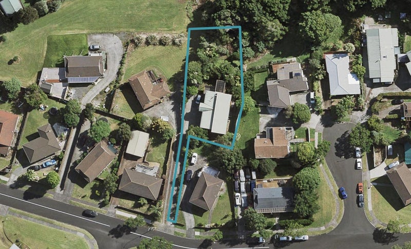 38 Banyan Drive, Totara Heights, Auckland - Carousel 1