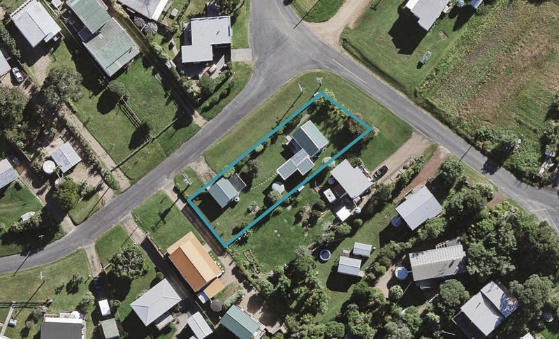 10 Marine View Road, Onetangi, Waiheke Island - Carousel 1