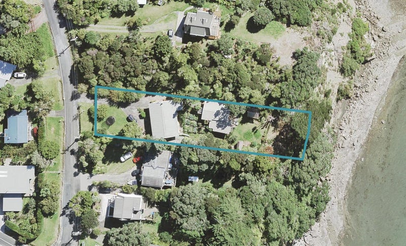 90 Kauri Point Road, Laingholm, Auckland - Carousel 1