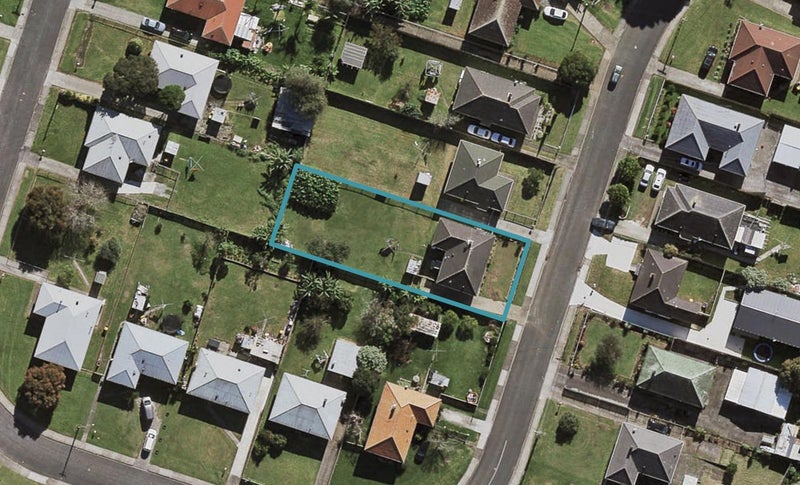 9 Firth Crescent, Otara, Auckland - Carousel 1