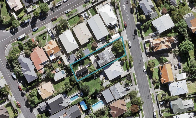 1 Sunny Brae Crescent, Westmere, Auckland - Carousel 1