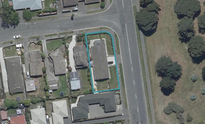 1/193 Queenspark Drive, Parklands, Christchurch - Carousel 1