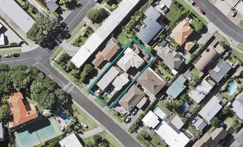 2/69 Seaview Road, Castor Bay, Auckland - Carousel 1