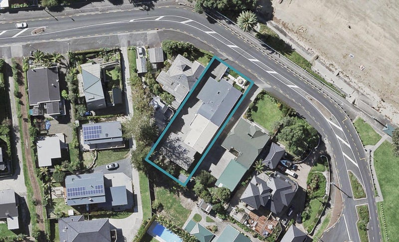 3/7 Old Lake Road, Narrow Neck, Auckland - Carousel 1