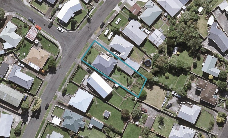 10 Rosendale Avenue, Spotswood, New Plymouth - Carousel 1