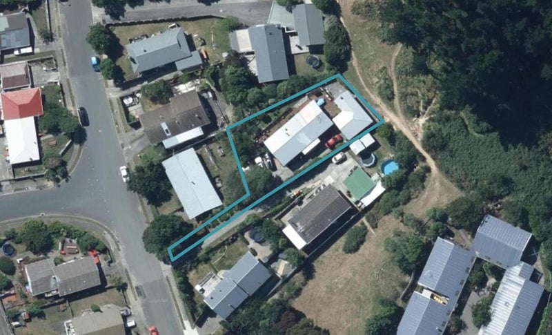 8 Apple Terrace, Ranui, Porirua - Carousel 1