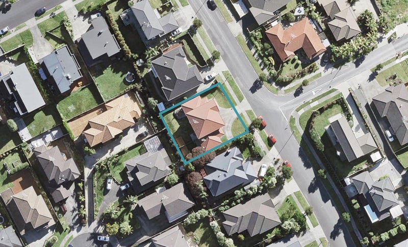 54 Rising Parade, Fairview Heights, Auckland - Carousel 1
