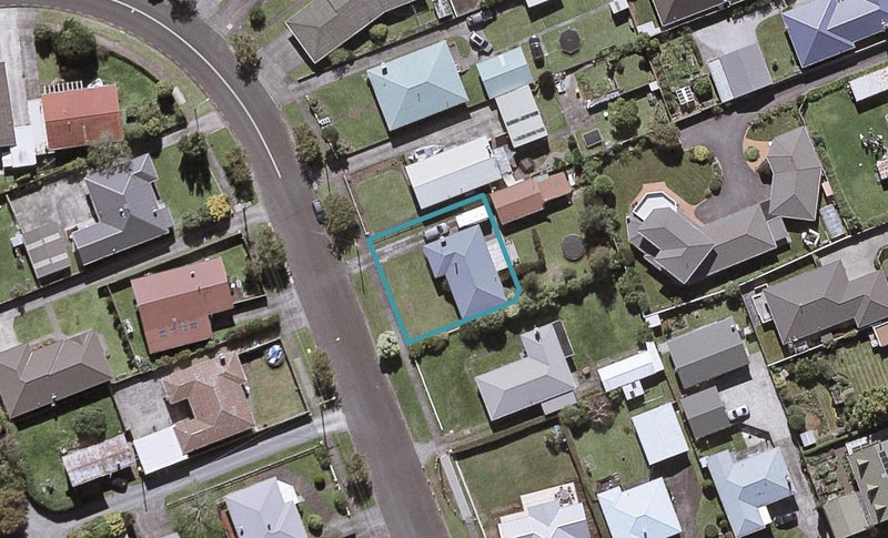 8 Truby King Street, Merrilands, New Plymouth - Carousel 1