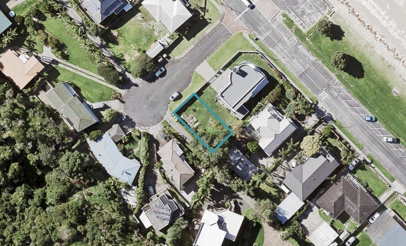 2B Luke Place, Eastern Beach, Auckland - Carousel 1