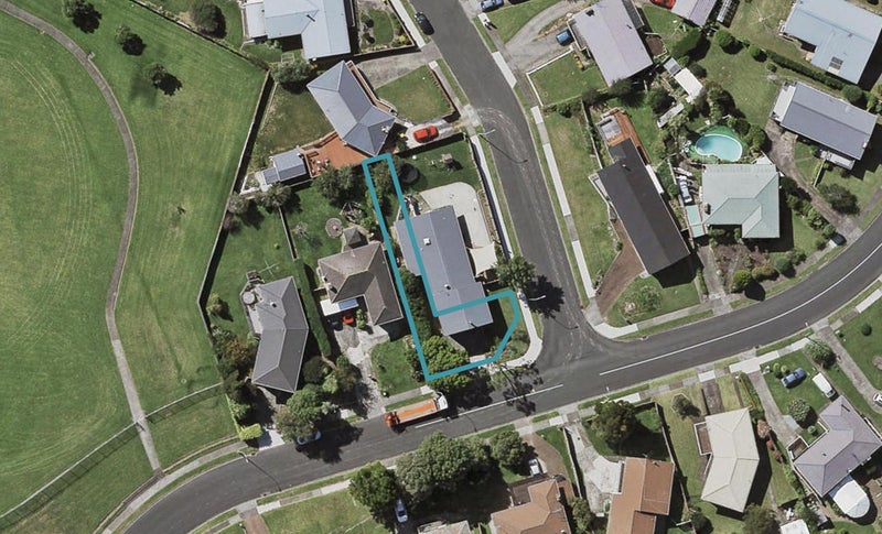 1/27 Carole Crescent, Pakuranga, Auckland - Carousel 1