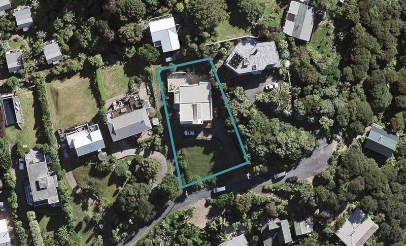 16 Giles Road, Ostend, Waiheke Island - Carousel 1