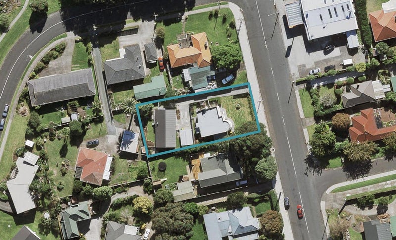 4 Coronation Road, Mangere Bridge, Auckland - Carousel 1