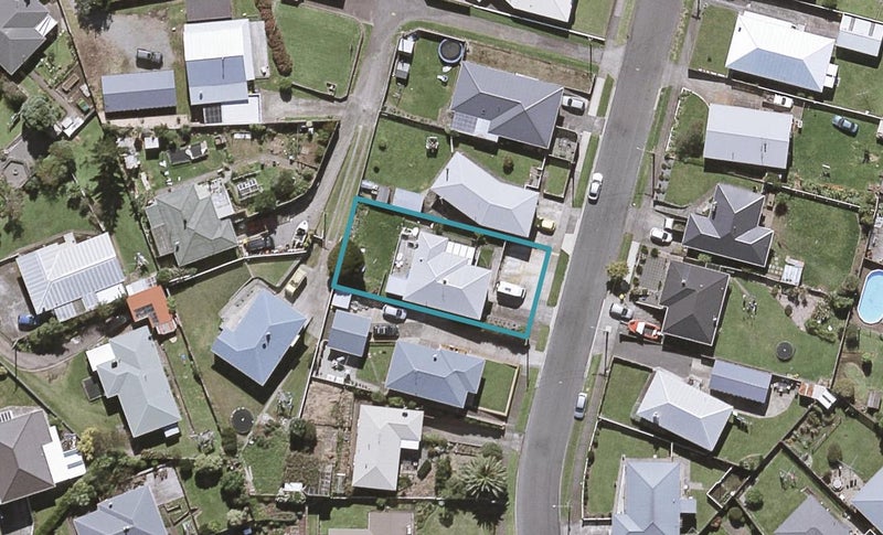 11 Rospeath Crescent, Spotswood, New Plymouth - Carousel 1