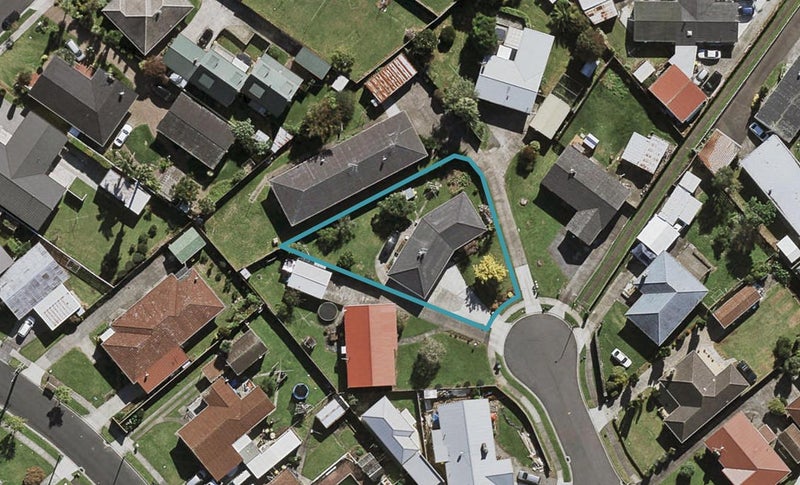 8 Holden Place, Manukau, Auckland - Carousel 1