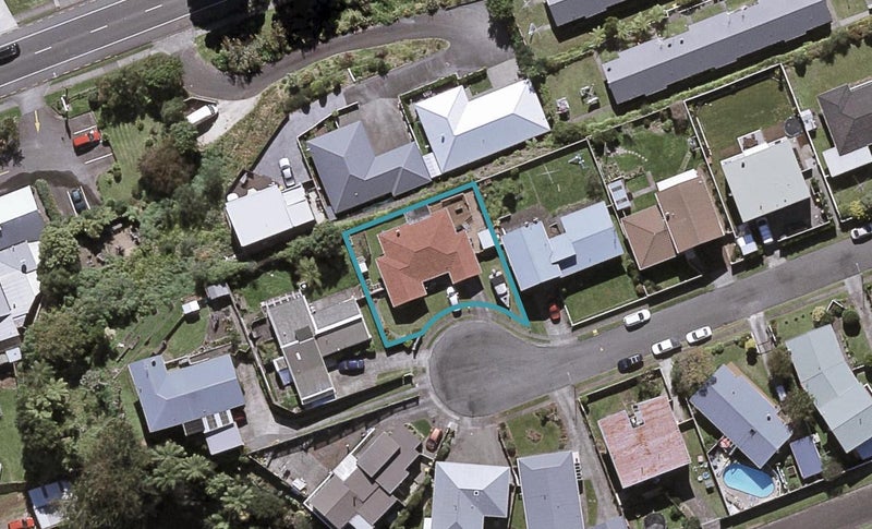 10 Carver Place, Lynmouth, New Plymouth - Carousel 1