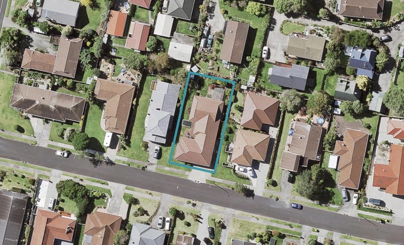 73 Dalwhinnie Parade, Highland Park, Auckland - Carousel 1