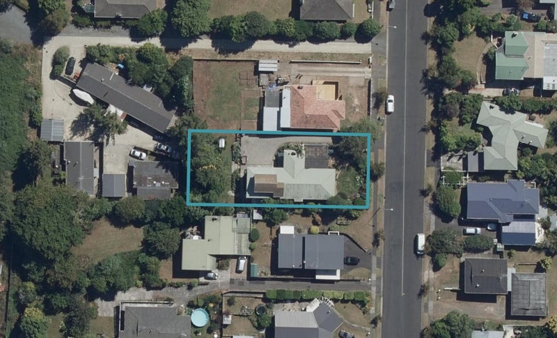 32 Alison Street, Hamilton Lake, Hamilton - Carousel 1