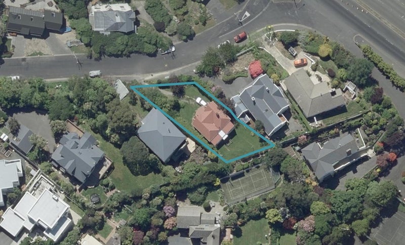 16 Strathmore Crescent, Roslyn, Dunedin - Carousel 1
