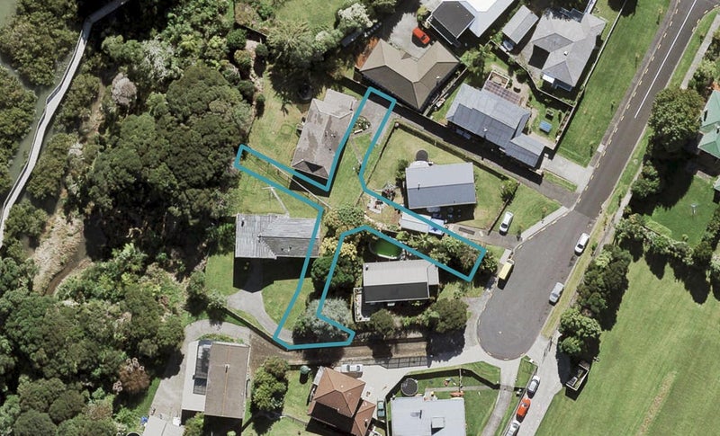 10 Pahekoheko Place, Te Atatu Peninsula, Auckland - Carousel 1