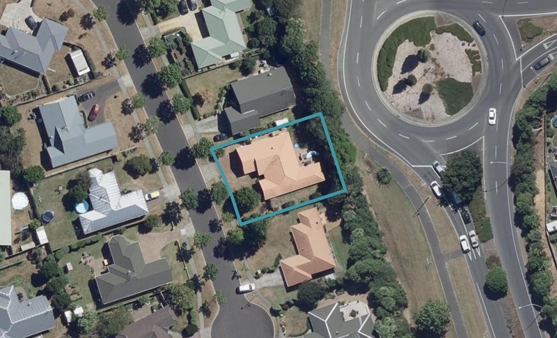 36 Bouverie Crescent, Flagstaff, Hamilton - Carousel 1