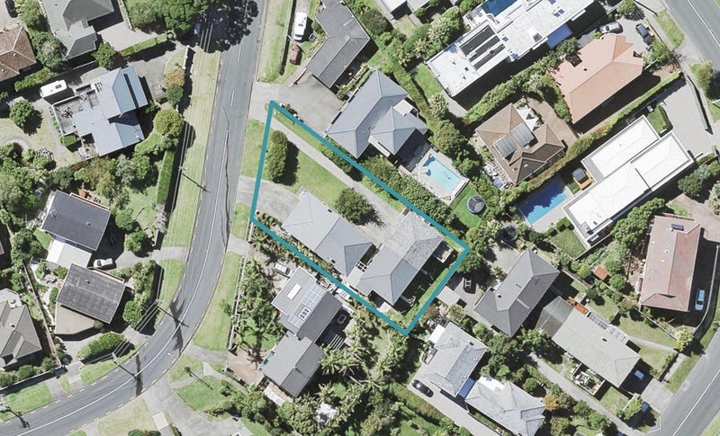 1/4 Kowhai Road, Campbells Bay, Auckland - Carousel 1