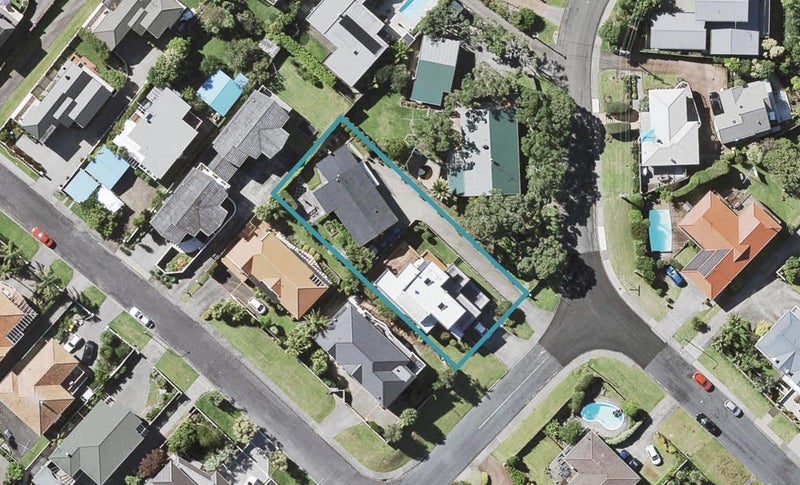 2/1 Katui Street, Castor Bay, Auckland - Carousel 1