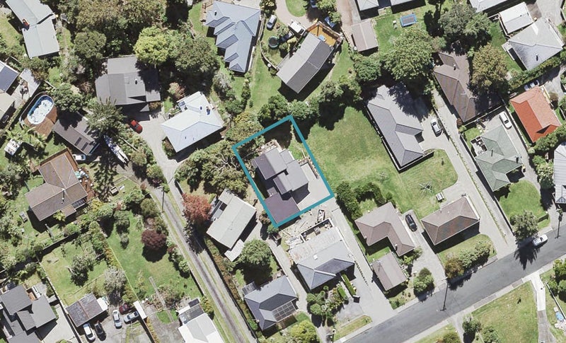 15A Barron Drive, Green Bay, Auckland - Carousel 1