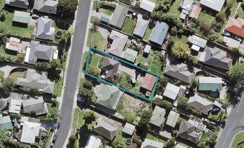 39 Cobham Crescent, Kelston, Auckland - Carousel 1