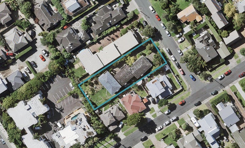1/4 Beacholm Road, Takapuna, Auckland - Carousel 1