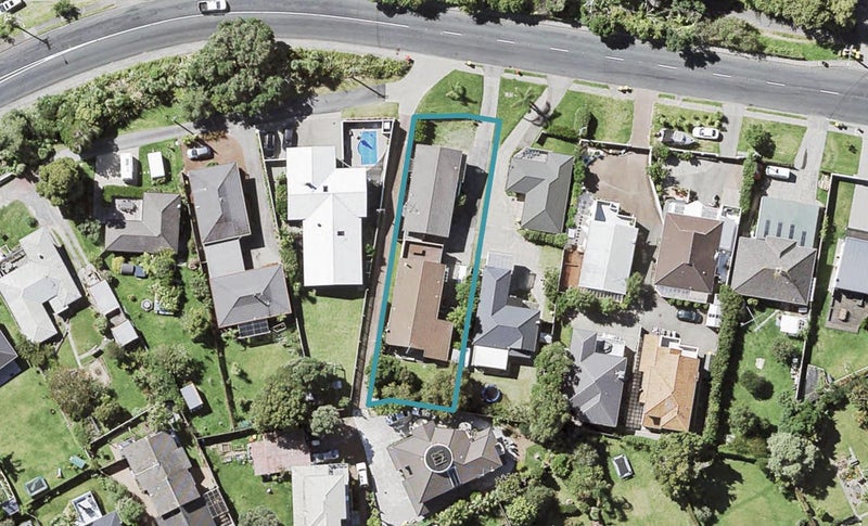 570A Beach RD, Castor Bay, Auckland  - Carousel 1