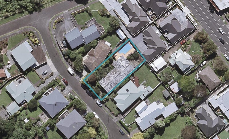 5 Onslow Place, Merrilands, New Plymouth - Carousel 1