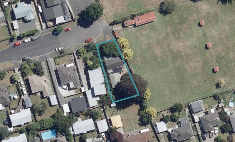 42 Oxford Street, Fairfield, Hamilton - Carousel 1