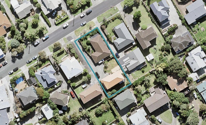 1/13 Toroa Street, Torbay, Auckland - Carousel 1