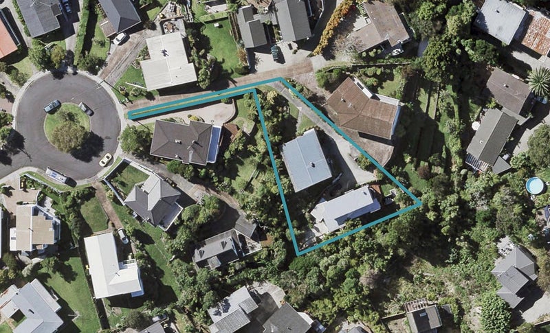 1/4 Elizabeth Place, Mairangi Bay, Auckland - Carousel 1