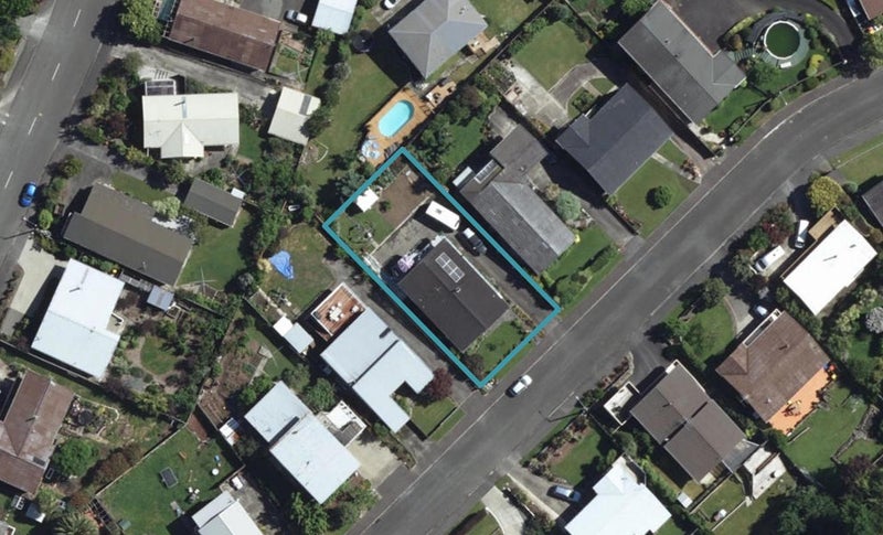 48 Marlborough Crescent, Richmond, Richmond - Carousel 1