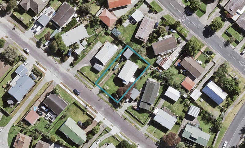 7 Posa Avenue, Henderson, Auckland - Carousel 1
