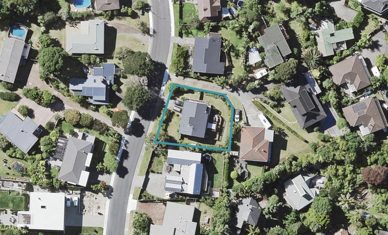 12 St Ives Terrace, Mairangi Bay, Auckland - Carousel 1