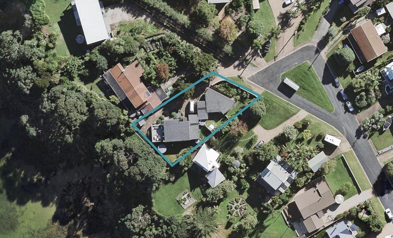 16 Esslin Road, Surfdale, Waiheke Island - Carousel 1
